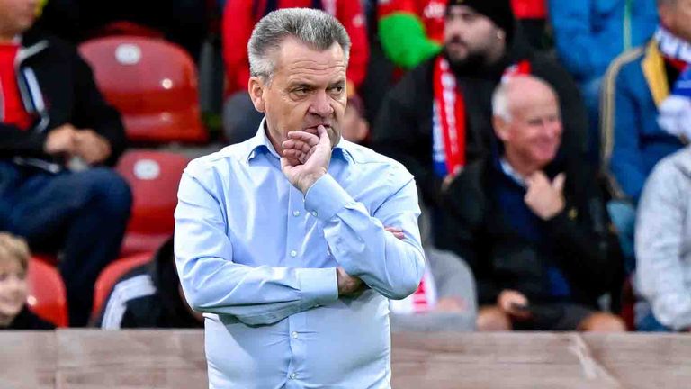 Manfred Schwabl sieht den möglichen Aufstieg von Unterhaching in die 3. Liga in Gefahr.