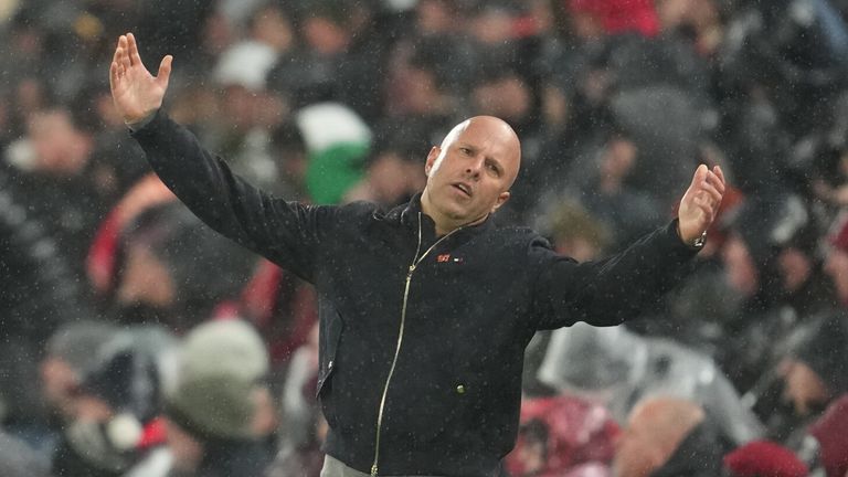 Liverpools Coach Arne Slot verliert in Liverpool zunehmend an Rückhalt.