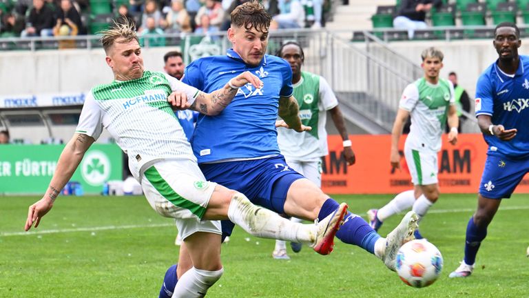 SpVgg Greuther Fürth gegen den SV Darmstadt 98.