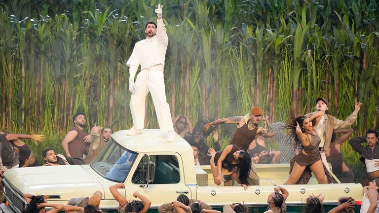 8. Februar 2026: Bad Bunny performt in der Halftime-Show im  Levi's Stadium in Santa Clara.