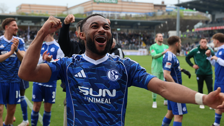 Moussa Sylla sorgte für den Siegtreffer. HEUTE Trifft Spitzenreiter Schalke auf Schlusslicht Münster. 