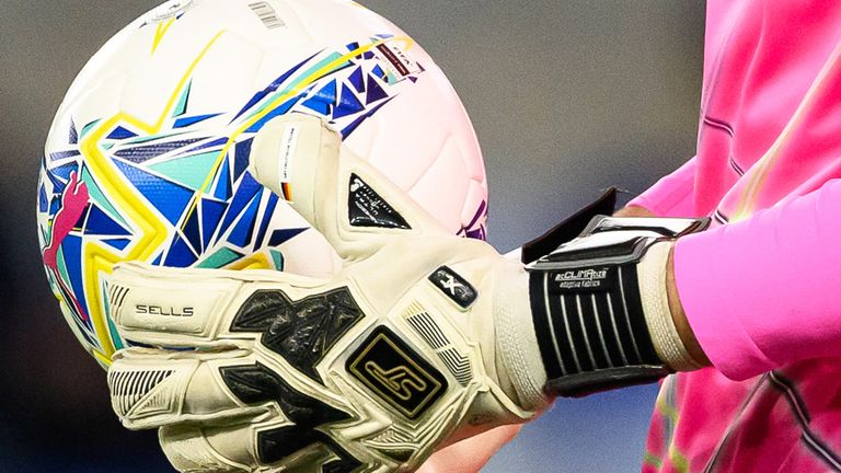 Bei CD Colunga steht am Sonntag ein 70-Jähriger im Tor.