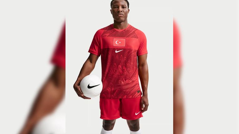 TÜRKEI: Heimtrikot (Quelle: Nike)