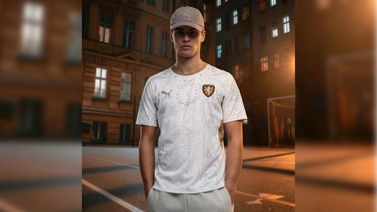 TSCHECHIEN: Auswärtstrikot (Quelle: Puma)