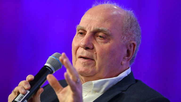 Bayerns Ehrenpräsident Uli Hoeneß hat über eine mögliche Vertragsverlängerung von Manuel Neuer gesprochen.