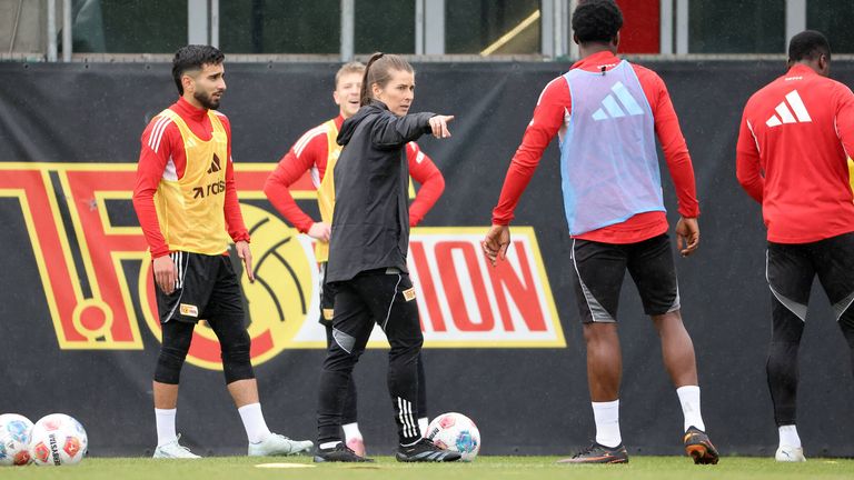 Marie-Louise Eta hat ihr erstes Training als Union-Cheftrainerin absolviert. 