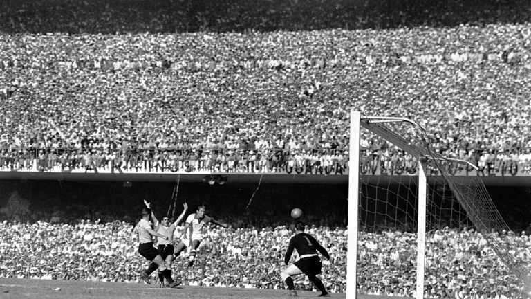 Spiel mit den meisten Stadion-Zuschauern: Finale zwischen Brasilien und Uruguay im Maracana-Stadion (WM 1950; offiziell 173.850 Zuschauer)