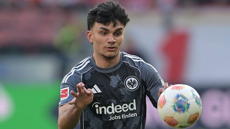 Can Uzun ist bei Eintracht Frankfurt wieder zurück auf dem Platz.