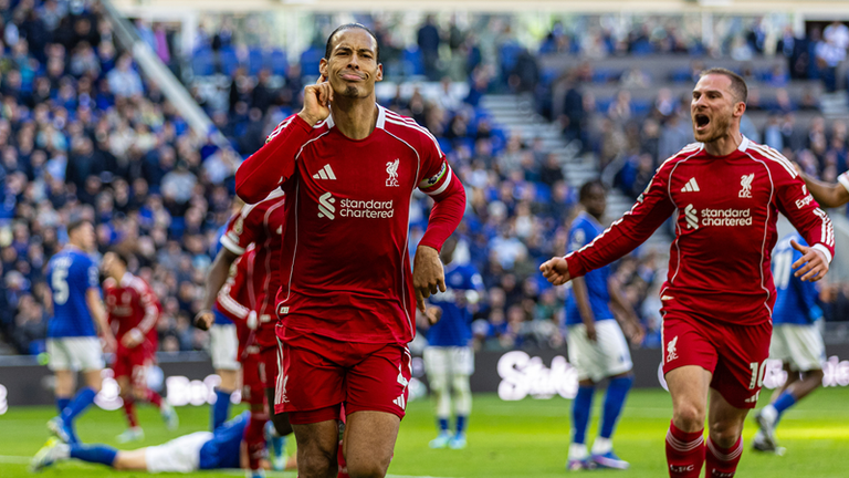 Virgil Van Dijk (l.) wird zum Held im Merseyside Derby. Heute trifft Liverpool auf Crystal Palace.