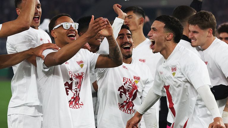 Die Spieler des VfB Stuttgart bejubeln den Einzug ins DFB-Pokal-Finale.
