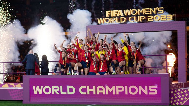 Emotionen pur: Spanien feiert den Sieg bei der Frauen-Weltmeisterschaft 2023.