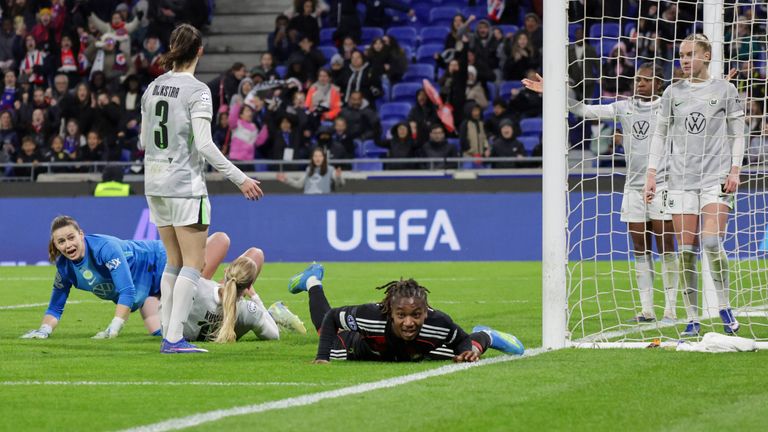 Der VfL Wolfsburg muss sich Lyon geschlagen geben.