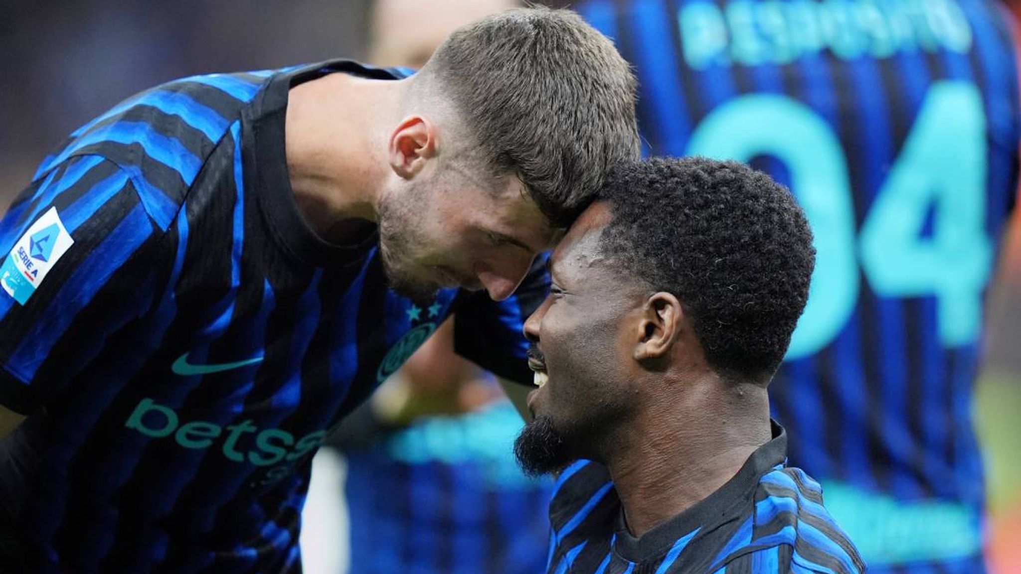 Inter Mailand krönt sich mit 2:0 gegen Parma zum 21. Meister der Serie A — image 6