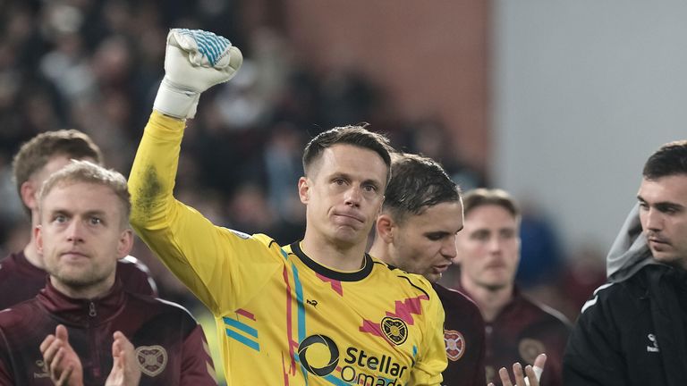 Alexander Schwolow und Heart of Midlothian können historisches erreichen.