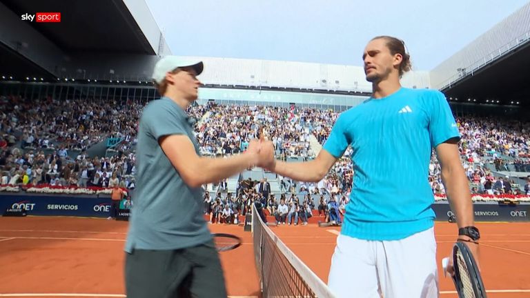 Der deutsche Tennisstar Alexander Zverev hat seinen ersten Saisontitel nach einer erneuten Lehrstunde durch Dominator Jannik Sinner verpasst. 