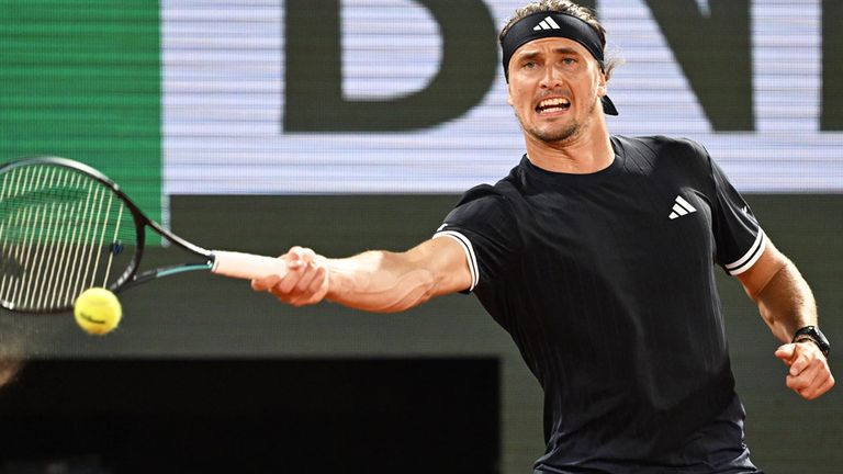 Alexander Zverev steht bei den French Open in der vierten Runde.