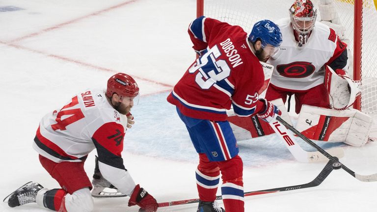 Carolinas Frederik Andersen (r.) hält seinen Kasten gegen Montreal in Spiel 4 sauber.