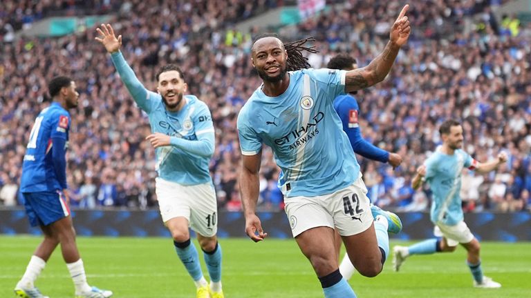Antoine Semenyo (vorne) schießt Manchester City zum Finalsieg im FA Cup gegen Chelsea.