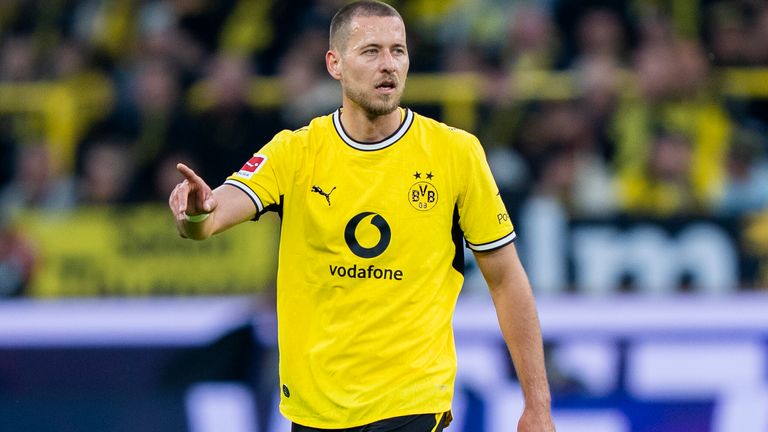 Waldemar Anton könnte beim BVB intern weiter aufsteigen.