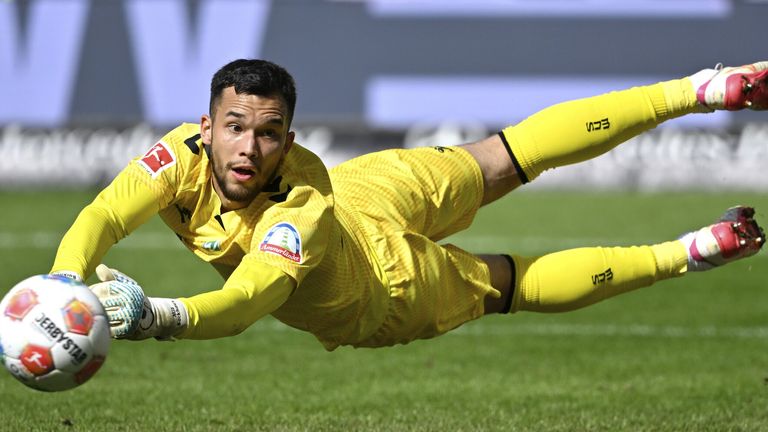 Mio Backhaus wechselt von Werder Bremen zum SC Freiburg. 