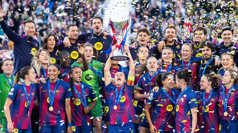 Die Barca-Frauen bejubeln gegen Lyon ihren vierten CL-Titel in den letzten sechs Jahren. 
