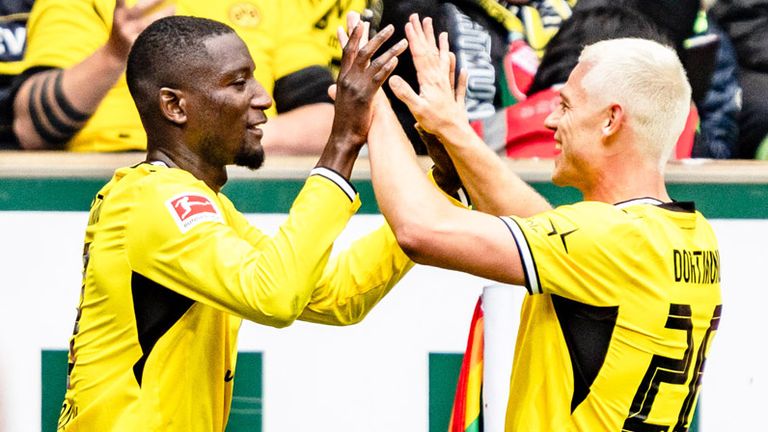 Serhou Guirassy (l.) schießt den BVB zum Sieg in Bremen.