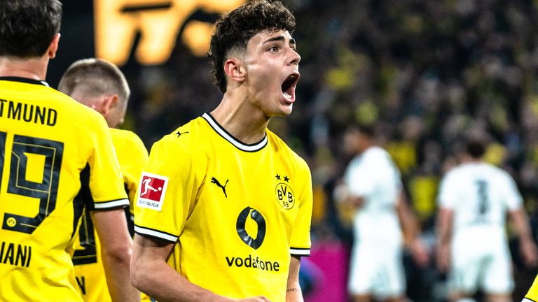 BVB-Juwel Samuele Inacio hat einen neuen Vertrag bis 2029 bei den Dortmundern unterschrieben. 