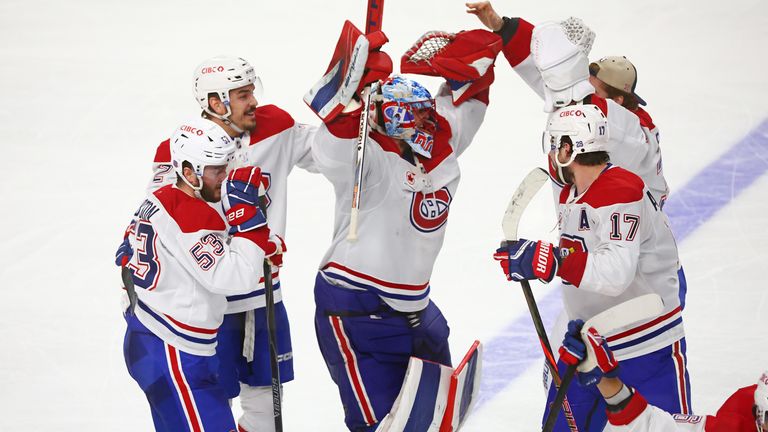 Die Montreal Canadiens bejubeln ihren Sieg und Conference-Finaleinzug  gegen die Buffalo Sabres.