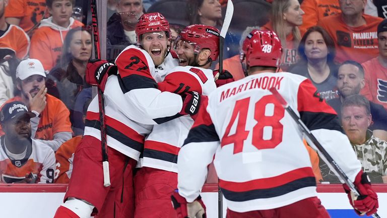Die Carolina Hurricanes stehen vor dem Einzug in das Halbfinale.