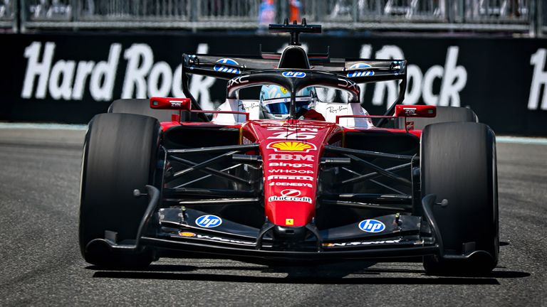Charles Leclerc setzt mit seinem Ferrari im Sprint-Qualifying in Miami die Bestzeit und sichert sich so die Pole für das verkürzte Rennen.