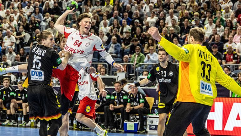 Das DHB-Team verliert erneut gegen Dänemark.