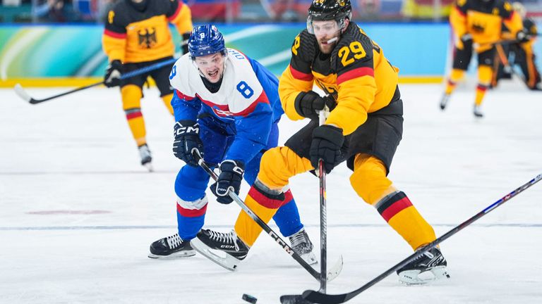 Leon Draisaitl (vorne rechts) spielte zuletzt bei Olympia für Deutschland.