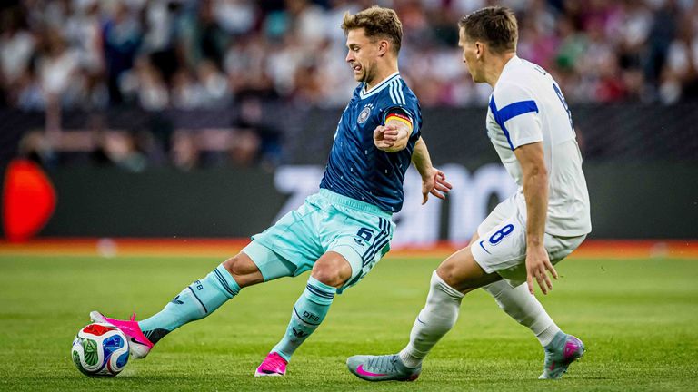 Joshua Kimmich führte die DFB-Elf gegen Finnland als Kapitän auf das Spielfeld.