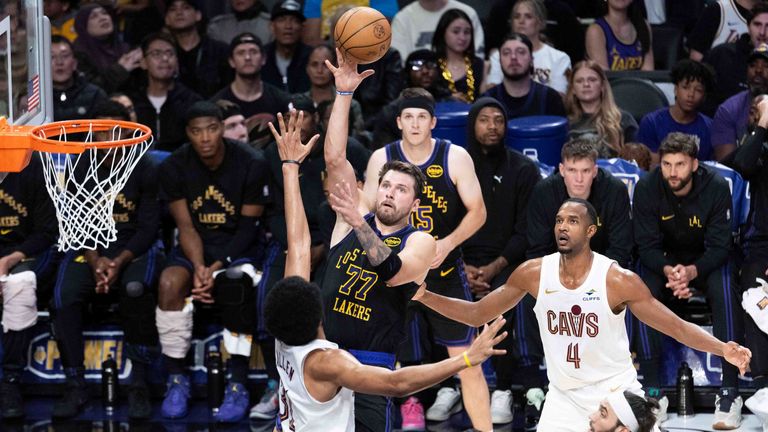 Luka Doncic wird wohl nicht mehr in dieser Saison für die Lakers spielen können.