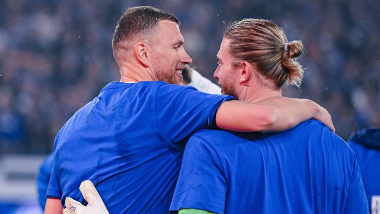 Spielen Edin Dzeko (l.) und Loris Karius auch in der kommenden Saison beim FC Schalke 04?