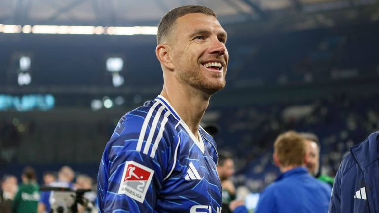 Frank Baumann spricht über eine mögliche Verlängerung von Edin Dzeko.