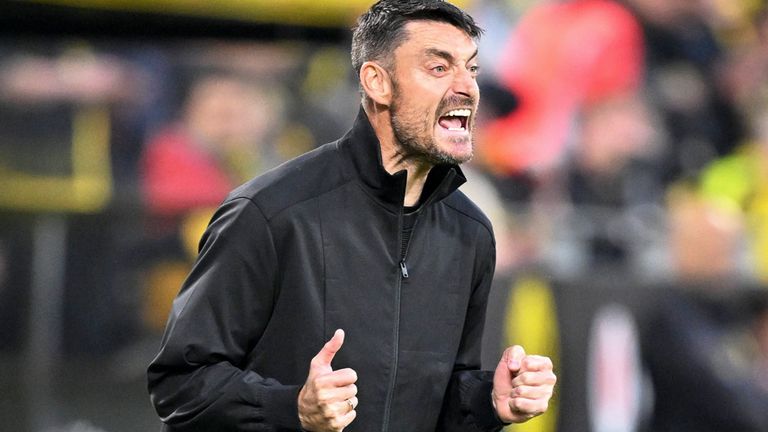 Albert Riera wird auch gegen Stuttgart Eintracht Frankfurt coachen.