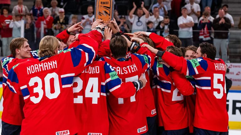 Norwegen jubelt - zum ersten Mal holen die Skandinavier bei einer WM eine Medaille.