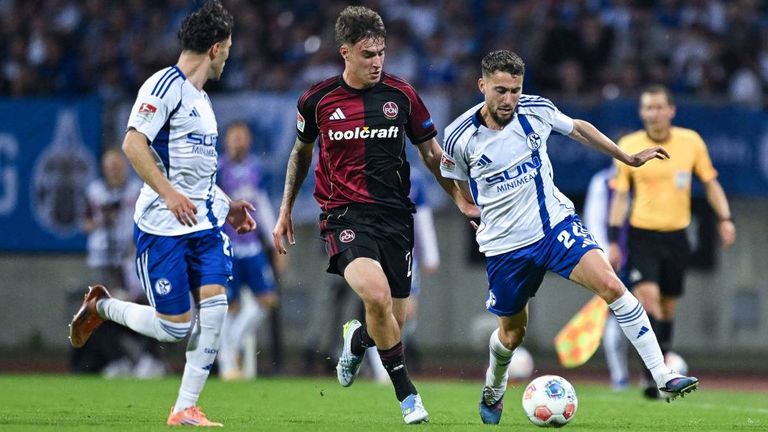 Im Freundschaftsduell zwischen dem 1. FC Nürnberg und FC Schalke 04 kann der FCN drei Punkte absahnen.