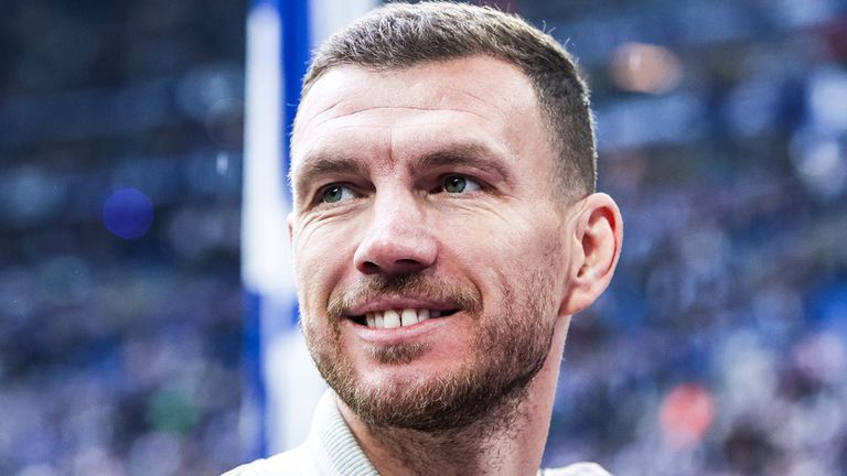 Edin Dzeko ist mit dem FC Schalke 04 in die Bundesliga aufgestiegen.