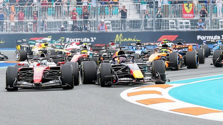 Die Formel 1 könnte langfristig wieder auf V8-Motoren zurückgreifen.