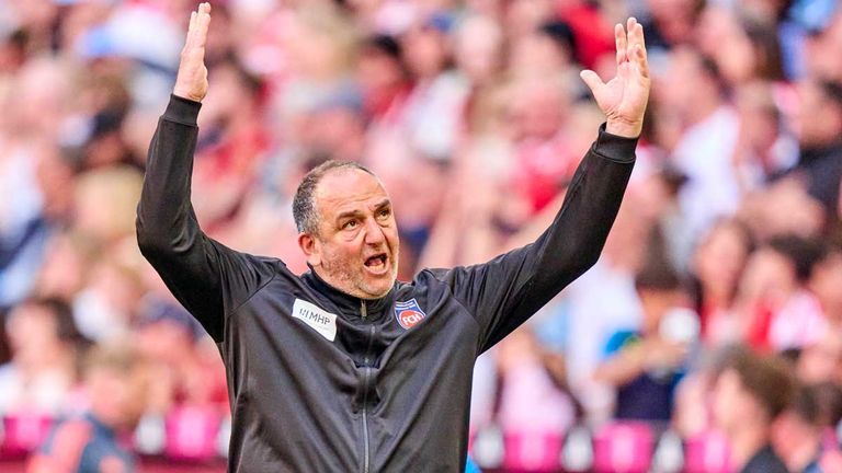 Frank Schmidt hofft mit dem FC Heidenheim auf den Klassenerhalt.