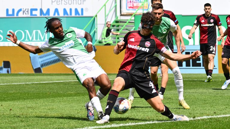 Greuther Fürth und der 1. FC Nürnberg trennen sich im Frankenderby unentschieden.