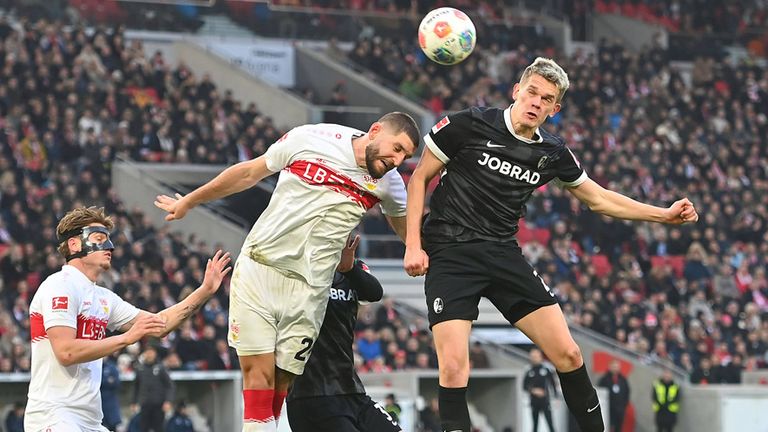 Jeff Chabot (l.) und Matthias Ginter im Duell - springt noch einer auf den WM-Zug auf?