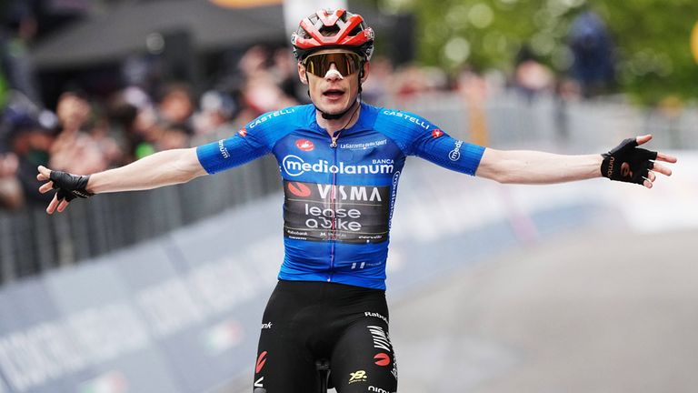 Jonas Vingegaard feiert den nächsten Tagessieg beim Giro.