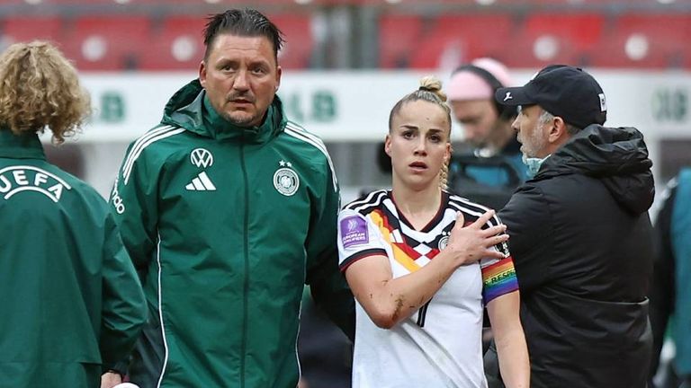 Giulia Gwinn muss für die letzten Spiele der WM-Qualifikation aufgrund einer Schulteroperation aussetzen.
