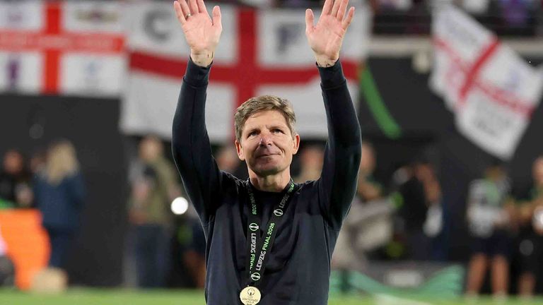 Oliver Glasner feiert den Sieg mit Crystal Palace im Finale der Europa Conference League.