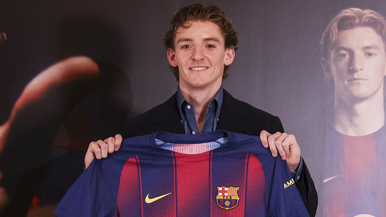Anthony Gordon ist neuer Spieler des FC Barcelona.