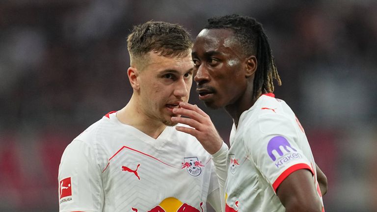 Brajan Gruda (l.) wird am Samstag noch doch nicht bei RB Leipzig verabschiedet.