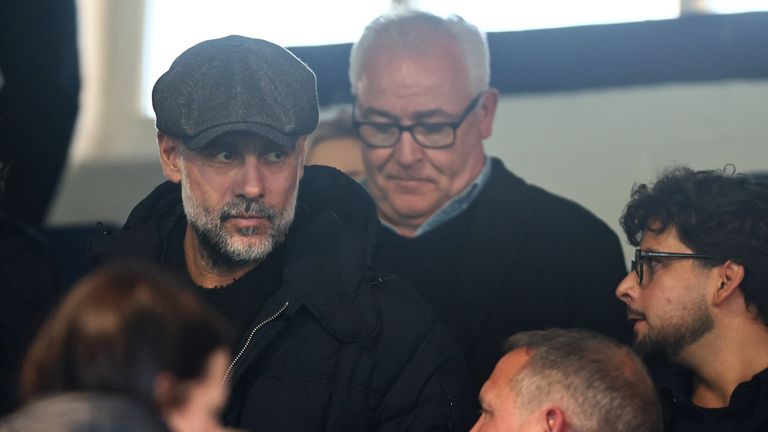 Pep Guardiola beim Drittligaspiel in Stockport. 